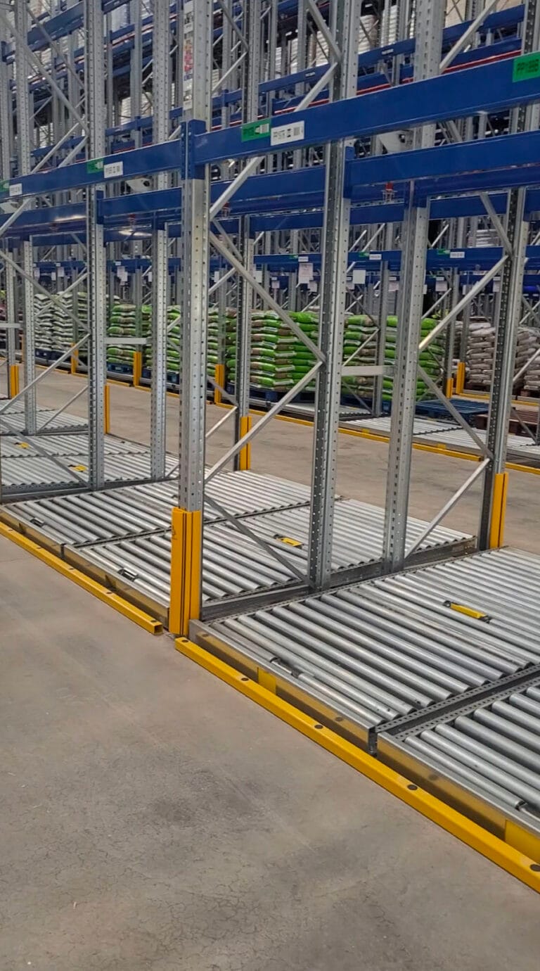 Warehouse racks with adjustable shelving